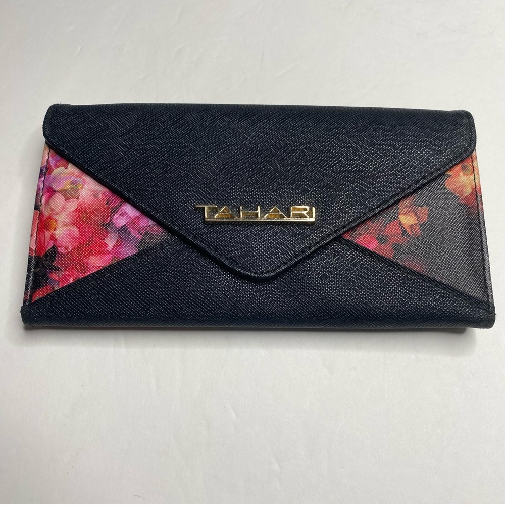 Tahari Wallet